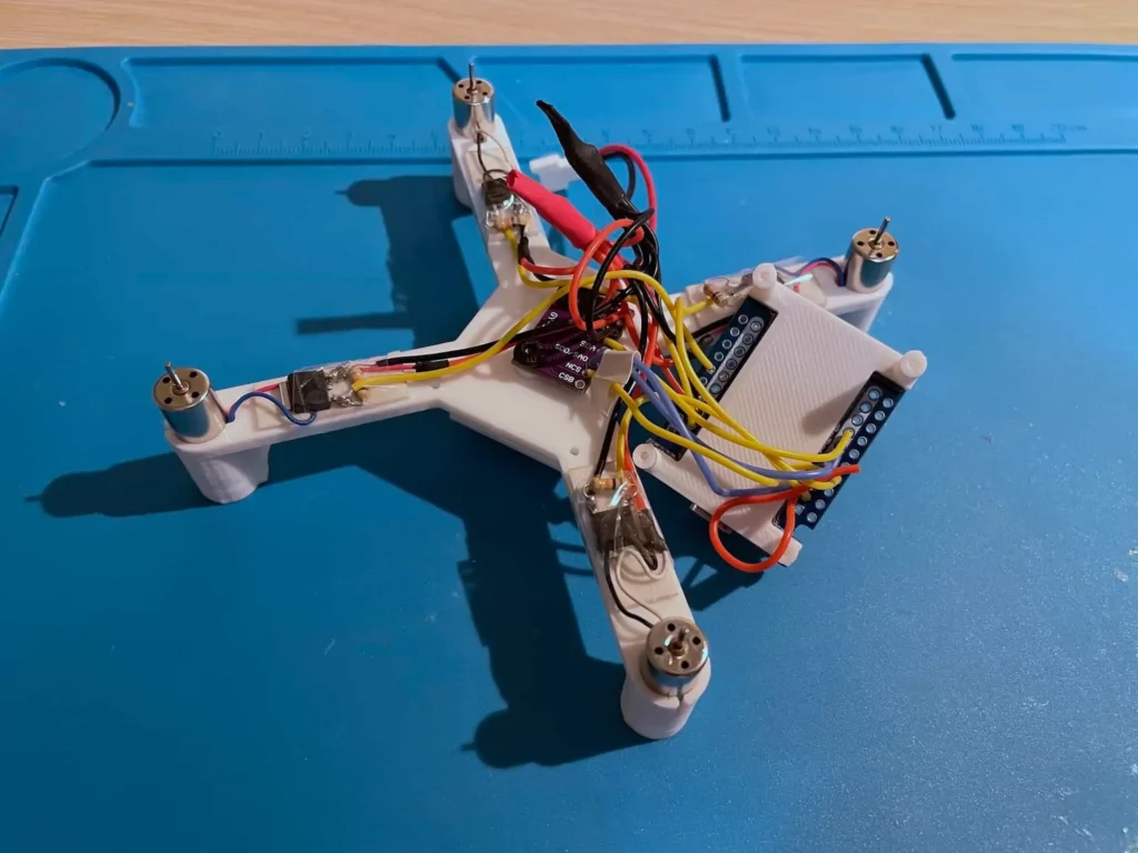 Flix v1 — minimalistic ESP32 quadcopter 4 Frame with installed components