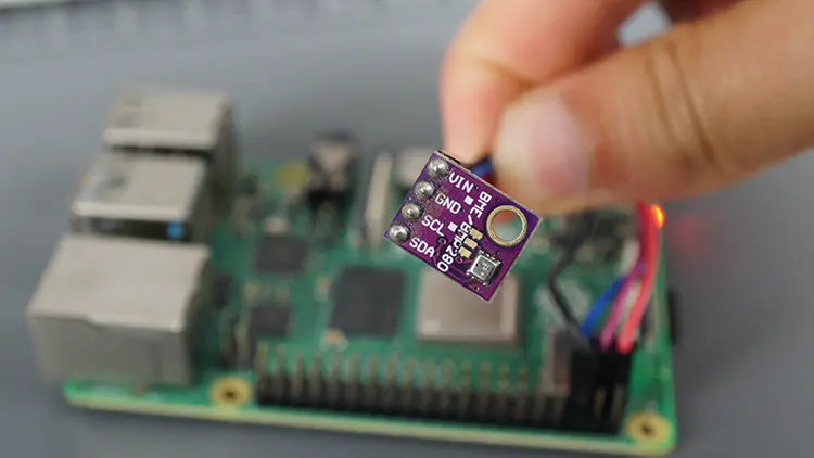 Raspberry Pi: BME280 Temperature, Humidity and Pressure Sensor (Python) 4 Raspberry Pi with BME280 Sensor