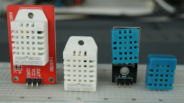 Raspberry Pi: DHT11/DHT22 Temperature and Humidity (Python) 2 DHT11/DHT22 Temperature and Humidity Sensors